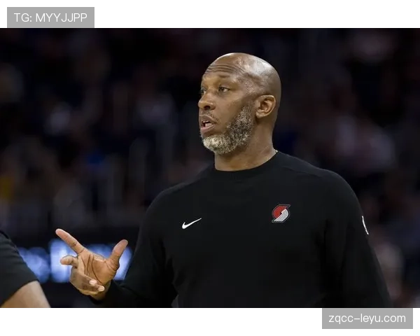 法比尼奥：防守核心稳健发挥，成球队不可或缺的关键人物