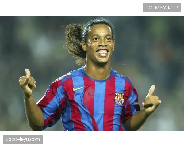 罗纳尔迪尼奥笑起来真不像是欠钱的样子，晚上到底去哪浪了？